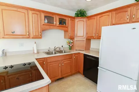 502 W Center St, Eureka, IL 61530 photo 12