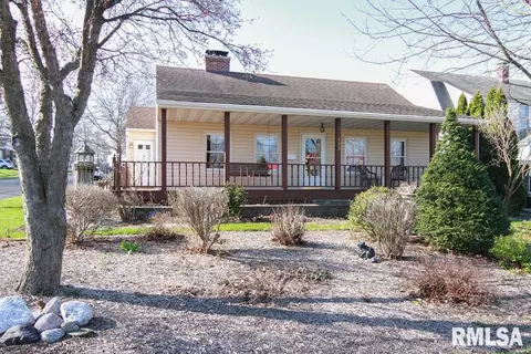 502 W Center St, Eureka, IL 61530 photo 6