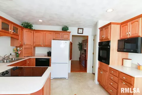 502 W Center St, Eureka, IL 61530 photo 14