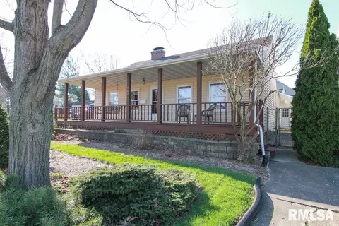 502 W Center St, Eureka, IL 61530 photo 2