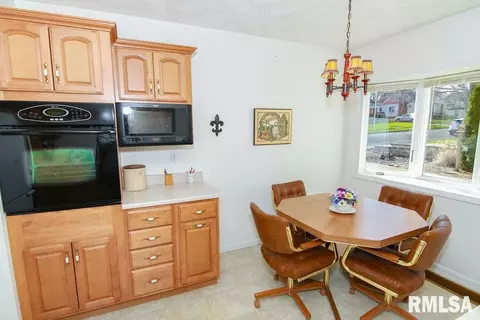 502 W Center St, Eureka, IL 61530 photo 15