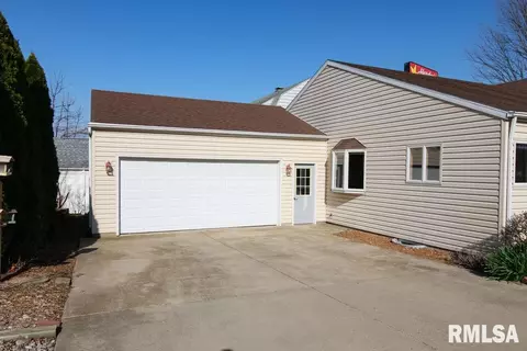 502 W Center St, Eureka, IL 61530 photo 8