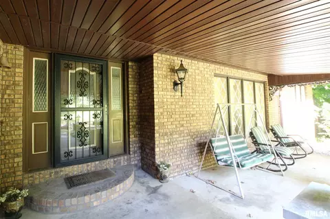 1361 N Forrest Dr, Metamora, IL 61548 photo 4