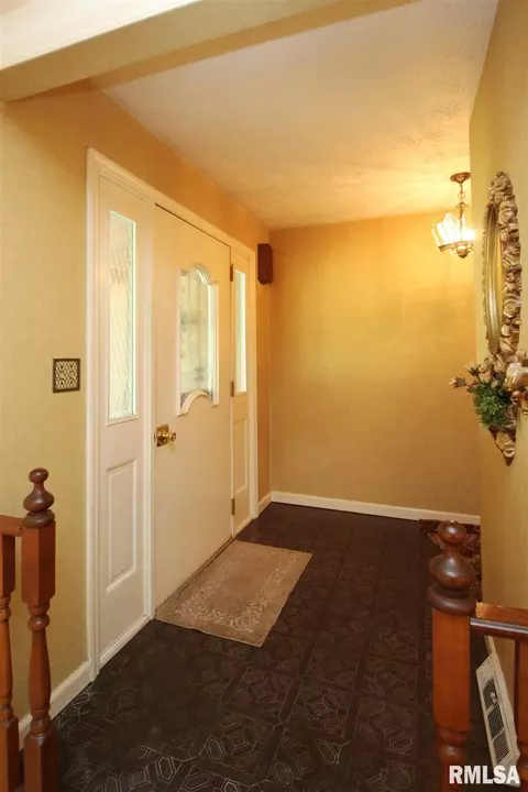 1361 N Forrest Dr, Metamora, IL 61548 photo 5