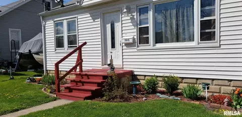 1015 Elm St, Canton, IL 61520 photo 2
