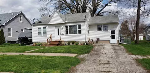 1015 Elm St, Canton, IL 61520 photo 3