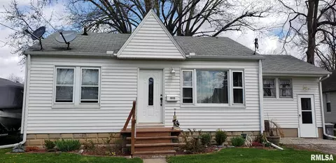 1015 Elm St, Canton, IL 61520 photo 1