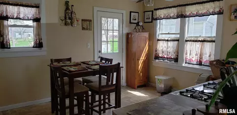 1015 Elm St, Canton, IL 61520 photo 6