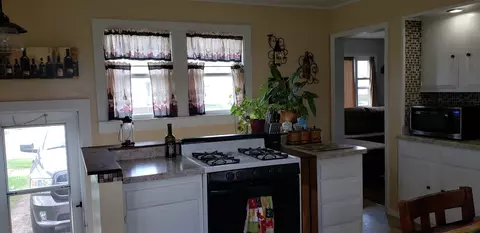 1015 Elm St, Canton, IL 61520 photo 11