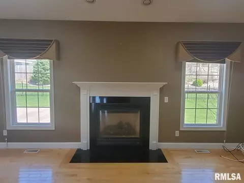 306 Westminster Rd, Germantown Hills, IL 61548 photo 5
