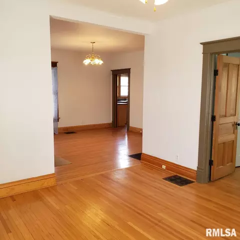 66 E Birch St, Canton, IL 61520 photo 9