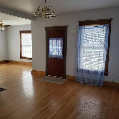 66 E Birch St, Canton, IL 61520 photo 5