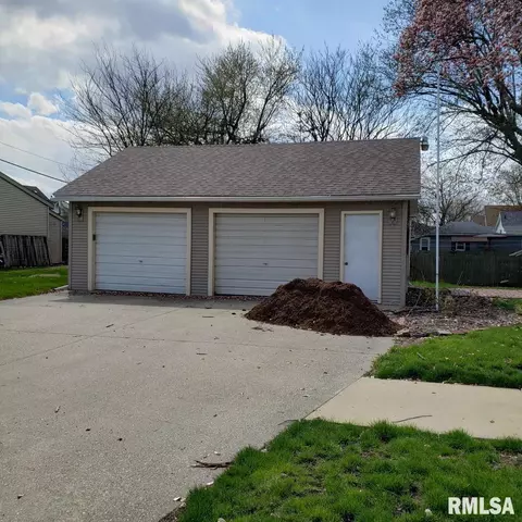 66 E Birch St, Canton, IL 61520 photo 2