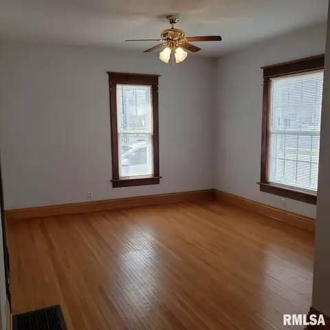 66 E Birch St, Canton, IL 61520 photo 7