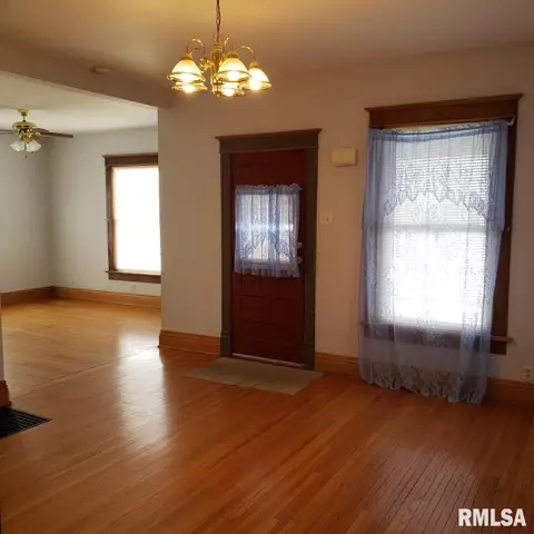 66 E Birch St, Canton, IL 61520 photo 4