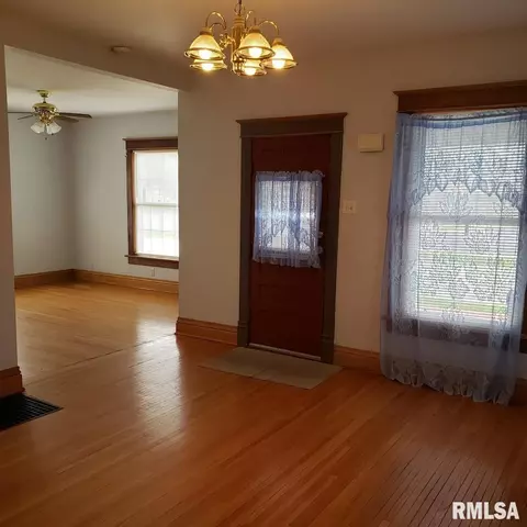 66 E Birch St, Canton, IL 61520 photo 3