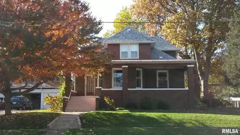 512 N Main St, Eureka, IL 61530 photo 2