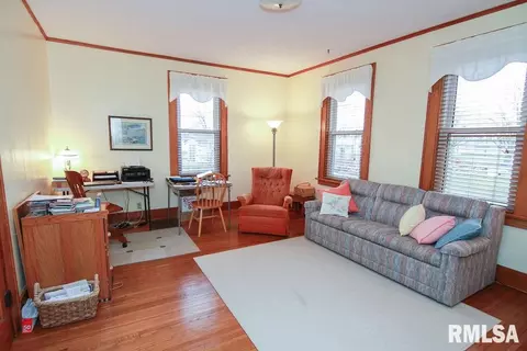 512 N Main St, Eureka, IL 61530 photo 22
