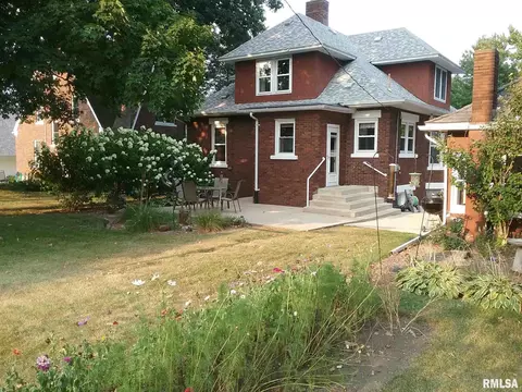 512 N Main St, Eureka, IL 61530 photo 4