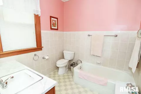 512 N Main St, Eureka, IL 61530 photo 24
