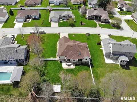 1211 E Juniper St, Canton, IL 61520 photo 4