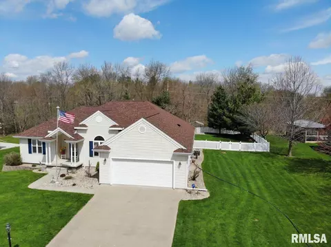 1211 E Juniper St, Canton, IL 61520 photo 2