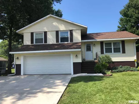 1470 E Sycamore St, Canton, IL 61520 photo 1