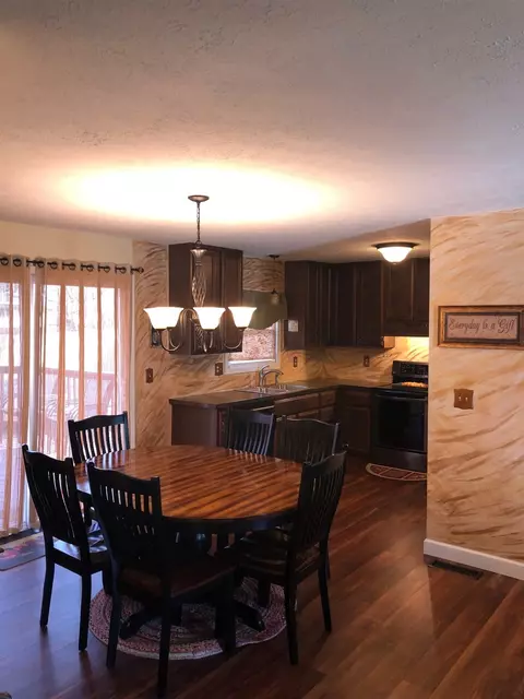 1470 E Sycamore St, Canton, IL 61520 photo 8