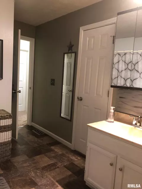 1470 E Sycamore St, Canton, IL 61520 photo 22
