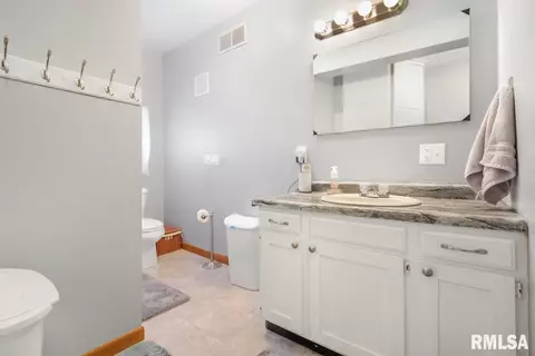 309 W Hills St, Eureka, IL 61530 photo 12