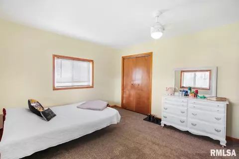 309 W Hills St, Eureka, IL 61530 photo 8