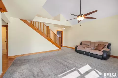 309 W Hills St, Eureka, IL 61530 photo 3