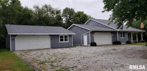 994 E Ash St, Canton, IL 61520 photo 4