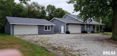 994 E Ash St, Canton, IL 61520 photo 2