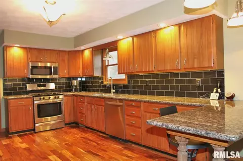 994 E Ash St, Canton, IL 61520 photo 8