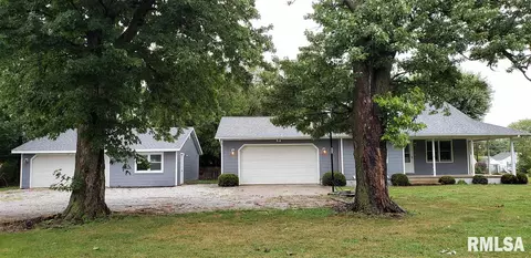 994 E Ash St, Canton, IL 61520 photo 1