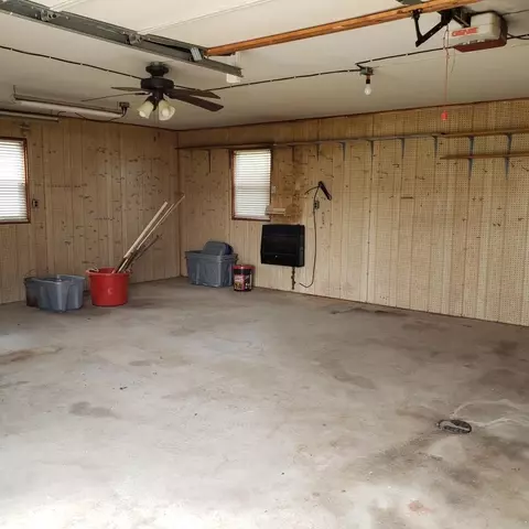 1105 E Linn St, Canton, IL 61520 photo 49