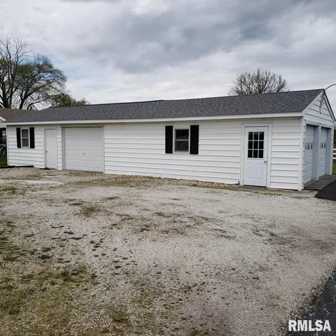 1105 E Linn St, Canton, IL 61520 photo 5