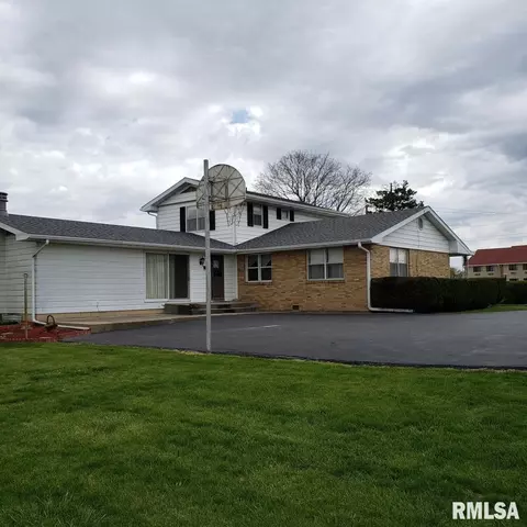1105 E Linn St, Canton, IL 61520 photo 2