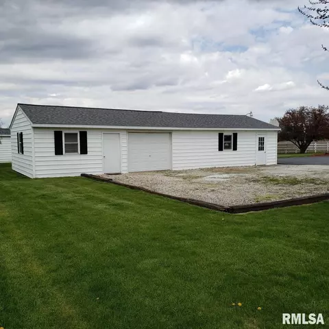 1105 E Linn St, Canton, IL 61520 photo 4