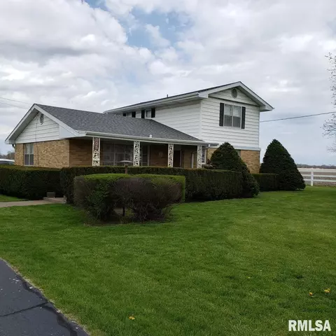 1105 E Linn St, Canton, IL 61520 photo 1