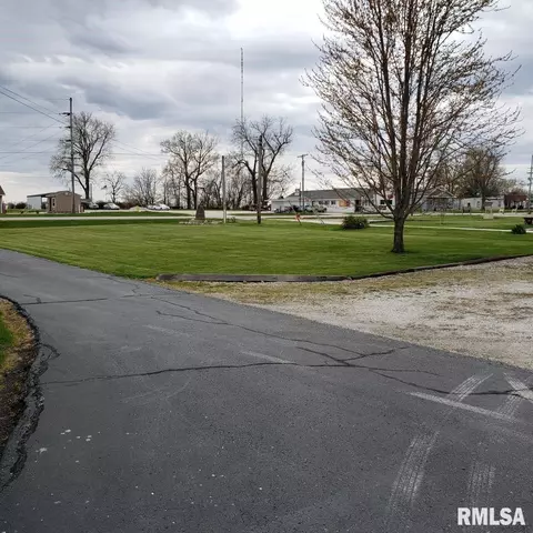 1105 E Linn St, Canton, IL 61520 photo 7