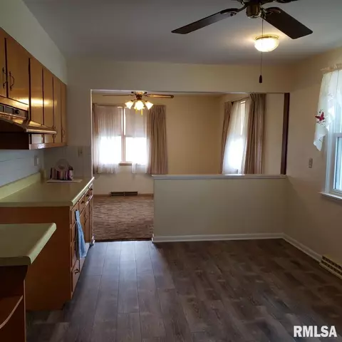 1105 E Linn St, Canton, IL 61520 photo 25