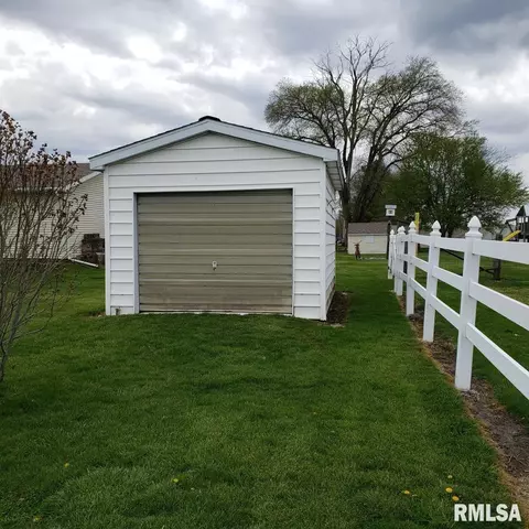 1105 E Linn St, Canton, IL 61520 photo 45