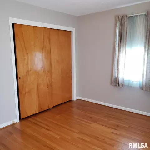 1105 E Linn St, Canton, IL 61520 photo 37