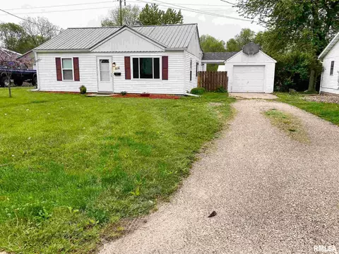 514 W Sunset Dr, Eureka, IL 61530 photo 3
