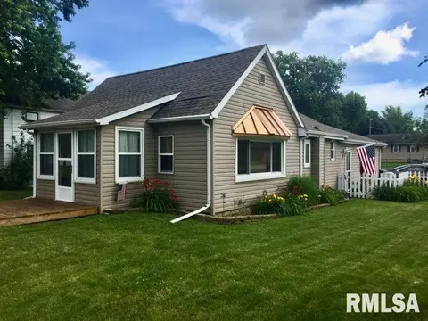 201 E 9th St, Glasford, IL 61533 photo 1