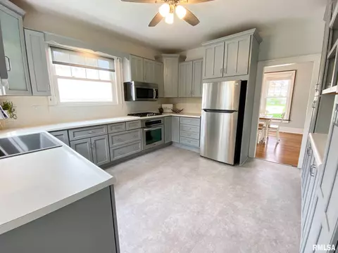 710 S Vennum St, Eureka, IL 61530 photo 10