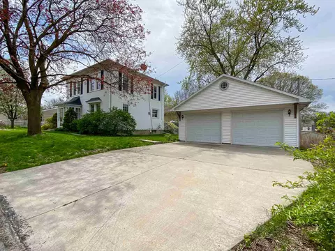 710 S Vennum St, Eureka, IL 61530 photo 3