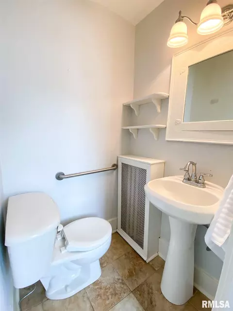 710 S Vennum St, Eureka, IL 61530 photo 13